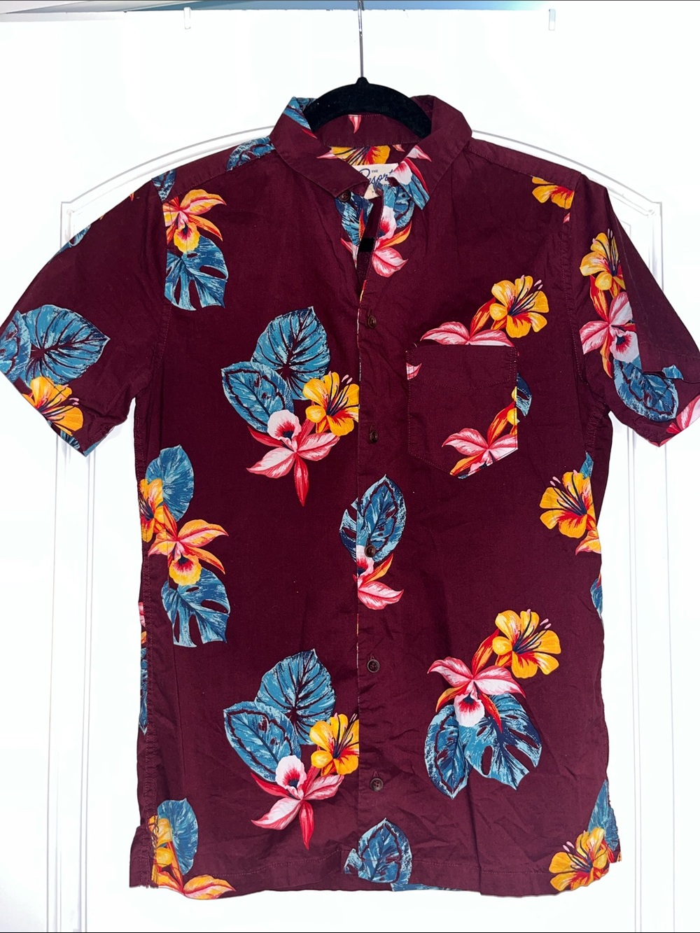 Aeropostale Men's Burgundy Floral Short-Sleeve Button-Up Shirt